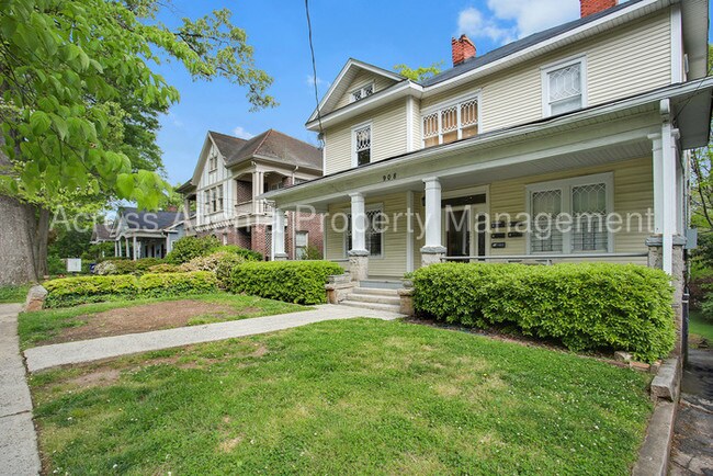 Building Photo - 908 Saint Charles Ave NE