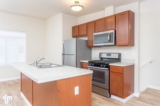 Building Photo - 152 Willow View Cir