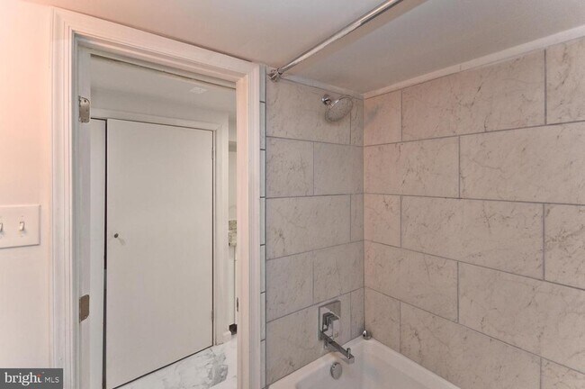 Building Photo - 118 W St NW