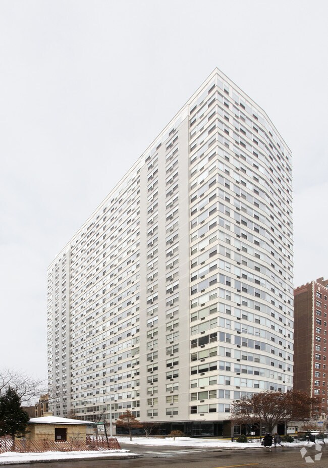 3900 Lake Shore Drive Apartments Chicago, IL
