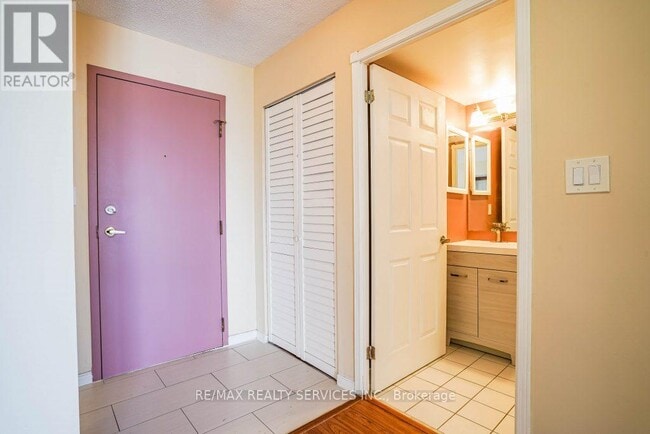 Building Photo - 135-135 Hillcrest Ave