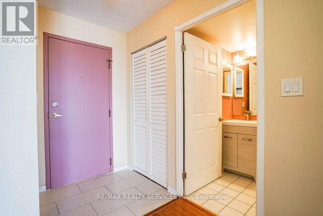 Photo du bâtiment - 135-135 Hillcrest Ave