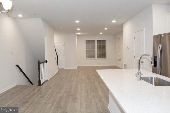 Building Photo - 420 Herringbone Wy