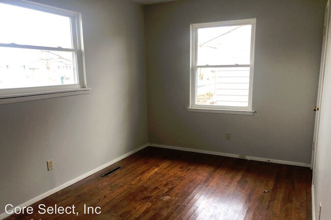 Building Photo - 3 br, 1 bath House - 620 Colton Rd