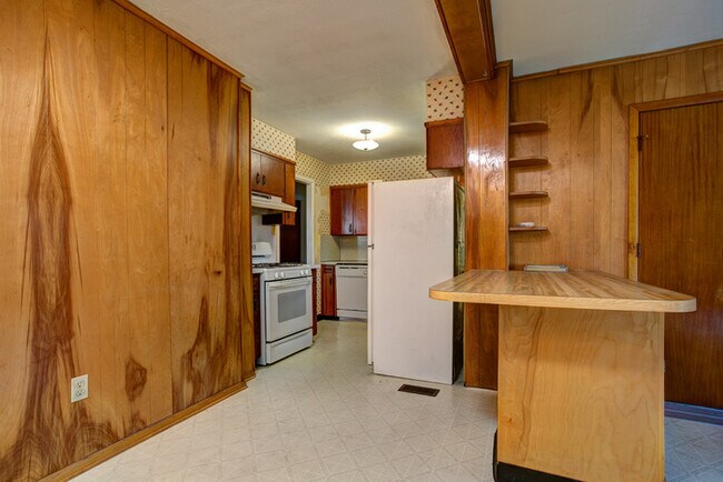 Building Photo - 36 Broadmoor Dr