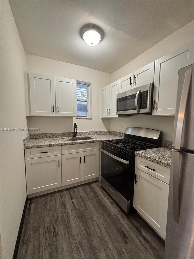 Foto del edificio - 1181 NW 8th Street Rd