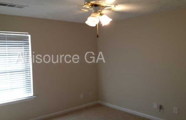 Building Photo - 225 Apple Valley Rd