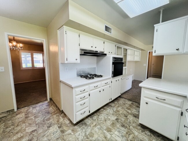 Building Photo - 500 River Oaks Dr
