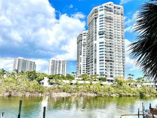 Foto del edificio - 20505 E Country Club Dr