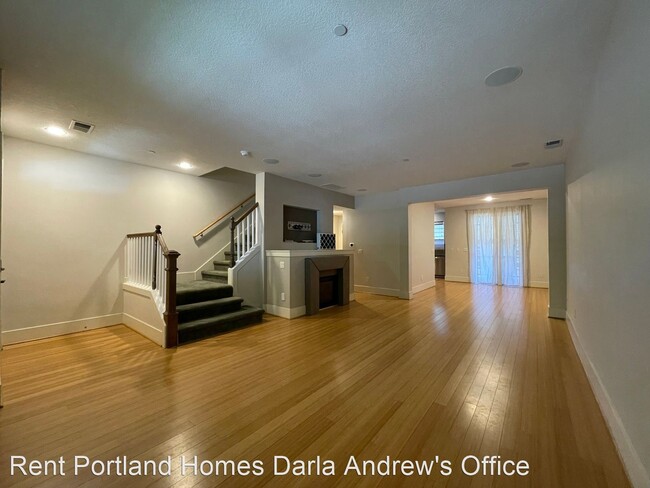 Building Photo - 3 br, 2.5 bath House - 617 SW Trillium Cre...