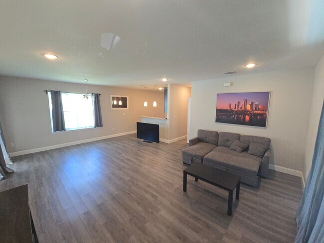 Building Photo - 5206 Peach Ave