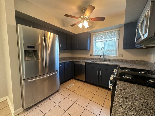 Foto del edificio - 2455 Bristol Ct
