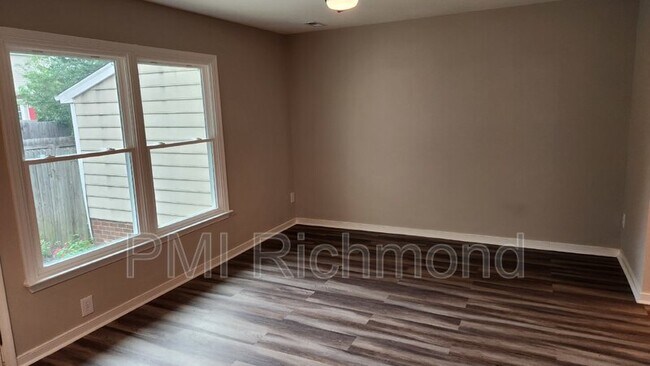 Building Photo - 1518 Kemper St