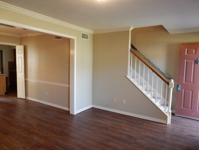 Foto del edificio - 2 Bedroom 1.5 bath Townhome $300 off 1st Month Special