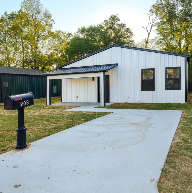 Building Photo - 903 Peacock St