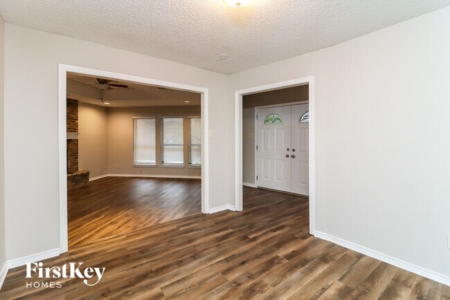 Foto del edificio - 2102 Greenbriar Ct