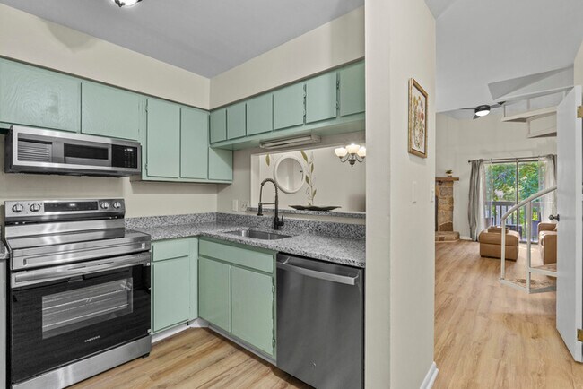Building Photo - Furnished Condo