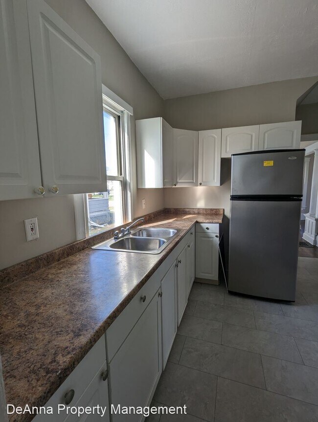 Building Photo - 3 br, 1 bath House - 354 13th St