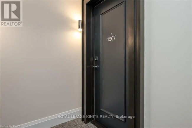 Photo du bâtiment - 155 Caroline St S