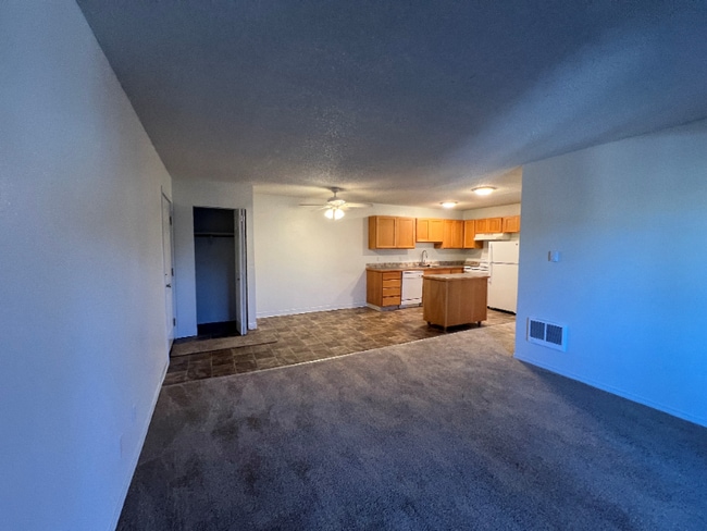 Building Photo - 17260 SW Heritage Ct