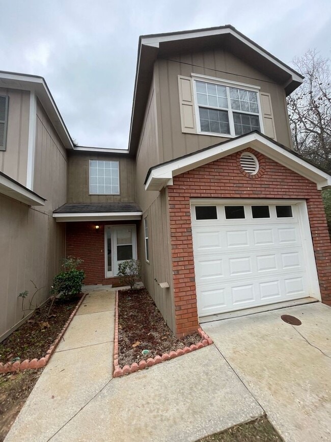 Building Photo - Briarwood West -