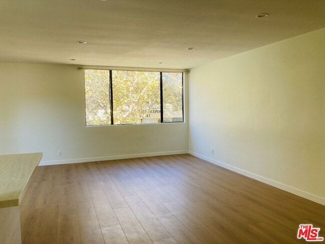 Foto del edificio - 348 Rexford Dr