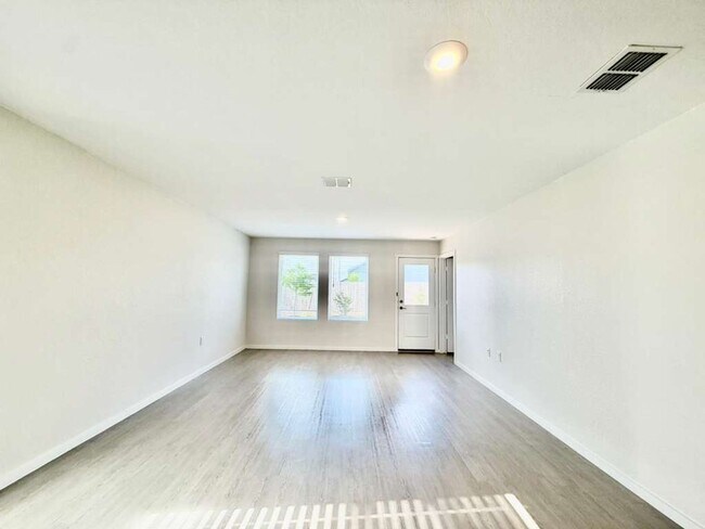 Foto del edificio - Modern New Construction Home in South San Antonio | 3 Bed, 2 Bath