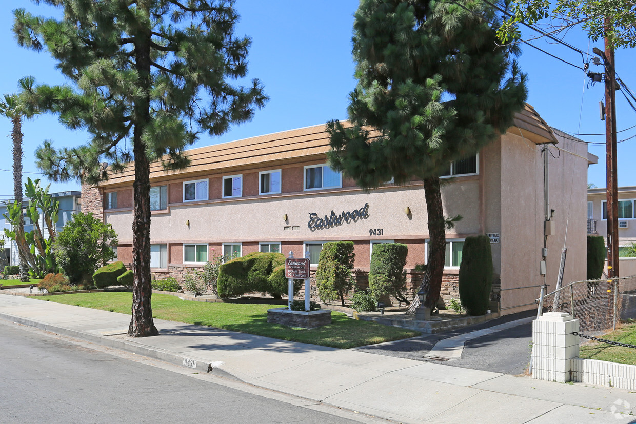 Primary Photo - Eastwood Apartments