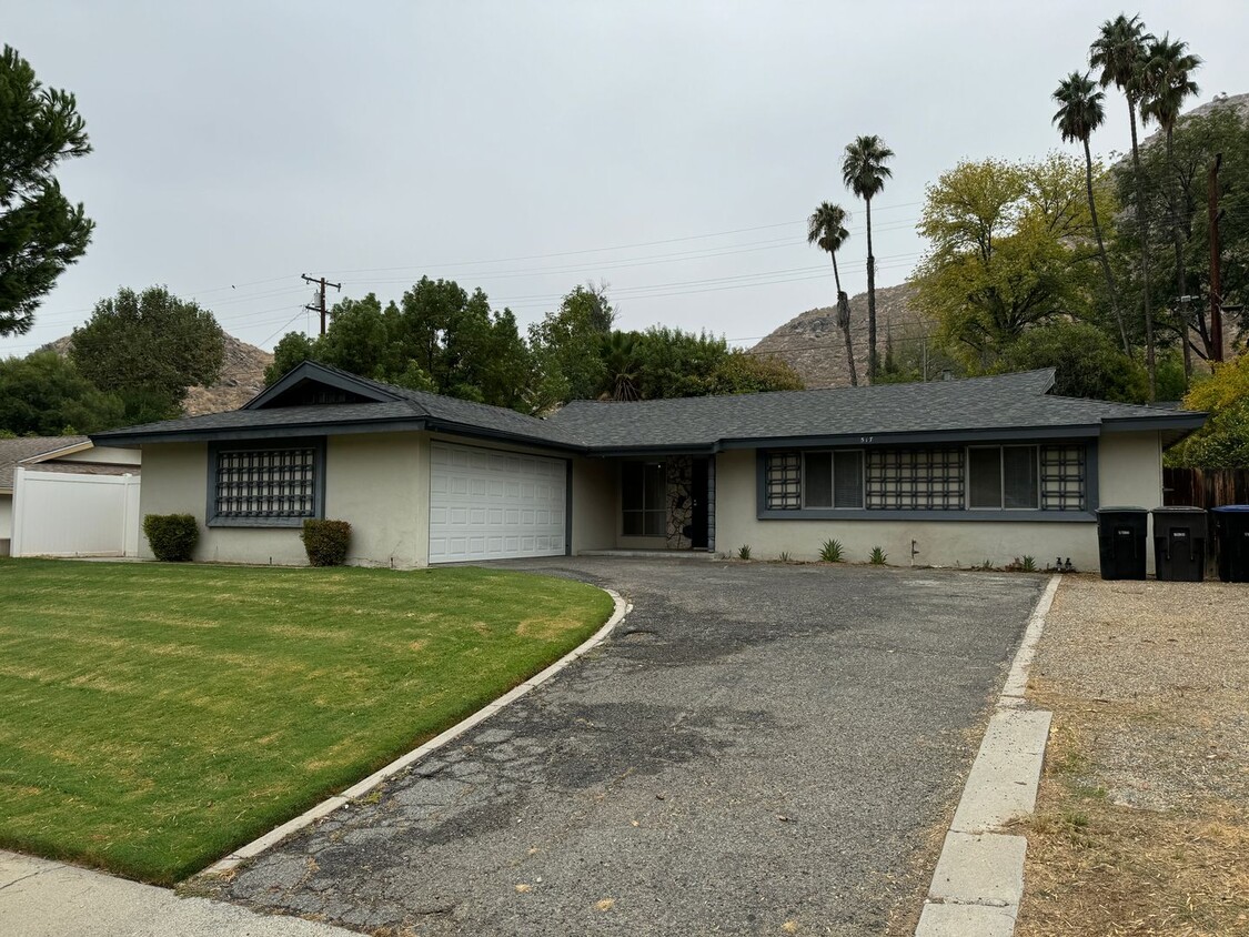 Primary Photo - 4 Bedroom, 2 Bath Home, Located in Riverside