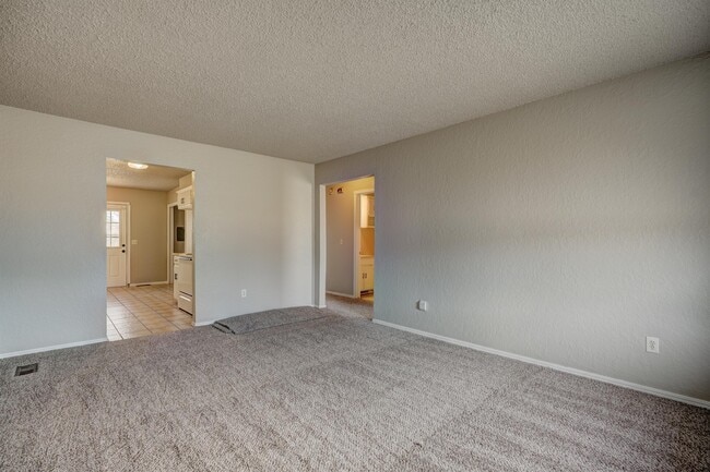 Photo - 628 N Robin Way House