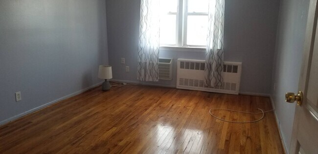 Foto del edificio - 742 E 58th St