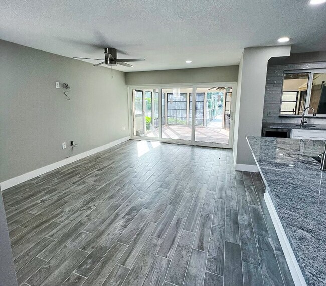 Foto del edificio - 4206 Harbor House Dr