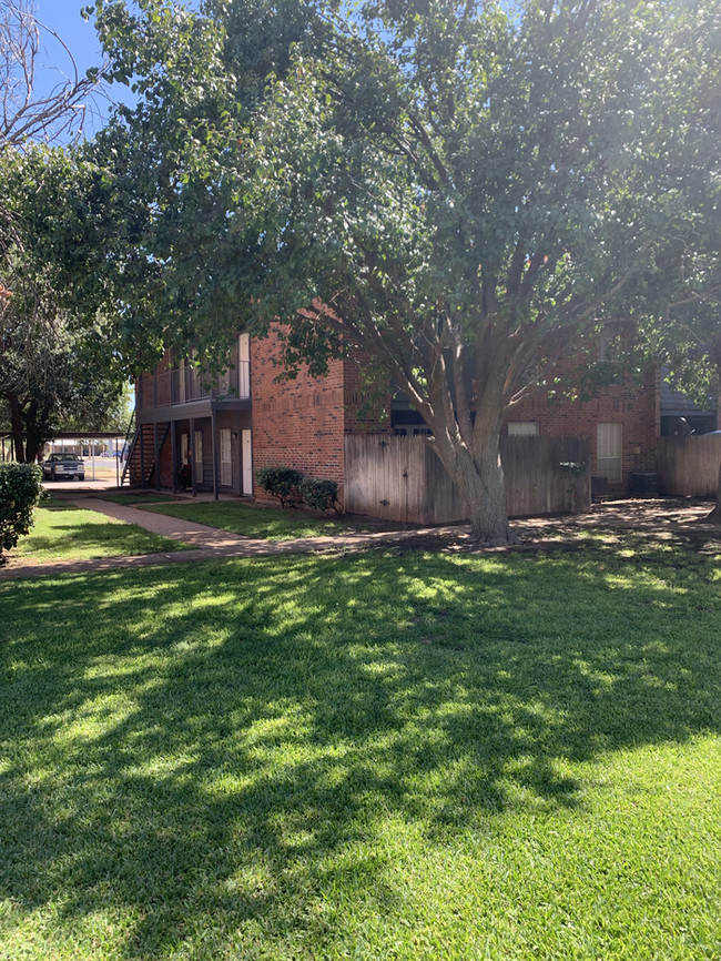 Building Photo - newly renovated 1 bed 1 bath downstairs condo