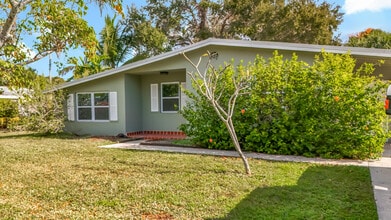 Building Photo - 302 Erie Dr