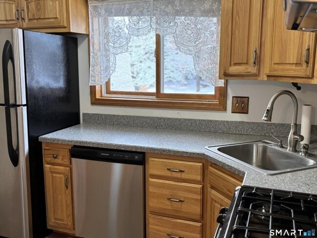 Foto del edificio - 60 Old Town Rd