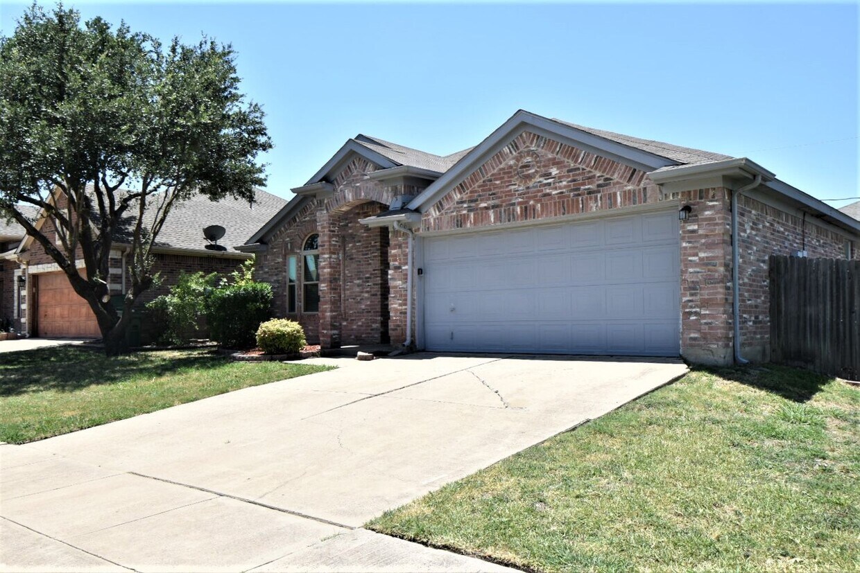 6706 Flamewood Dr, Arlington, TX 76001 House Rental in Arlington, TX