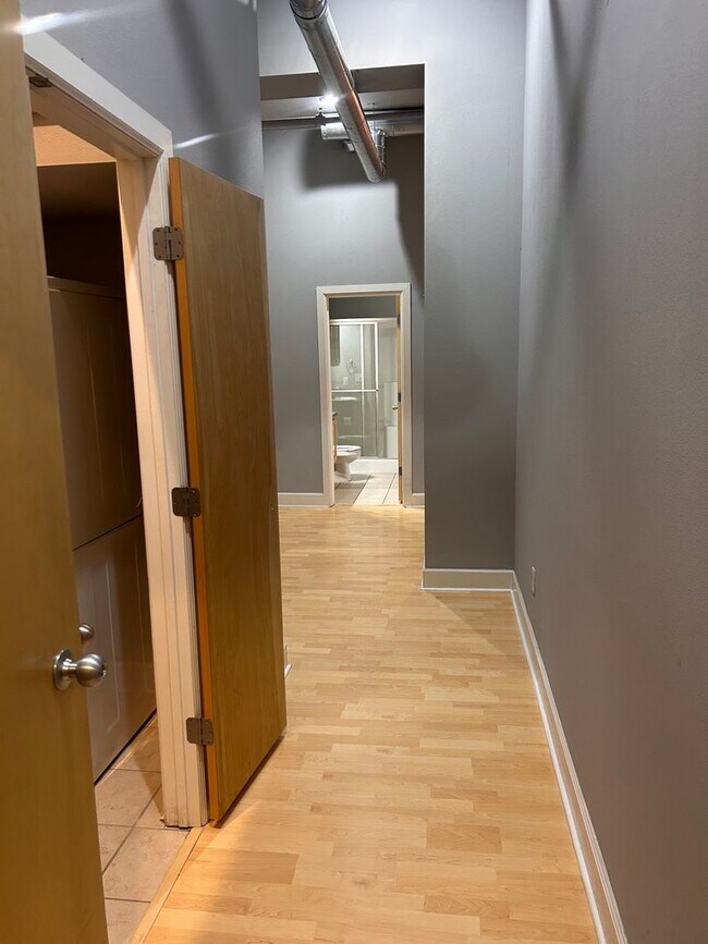 Building Photo - Studio Apartment in Downtown FSM - RENT RE...