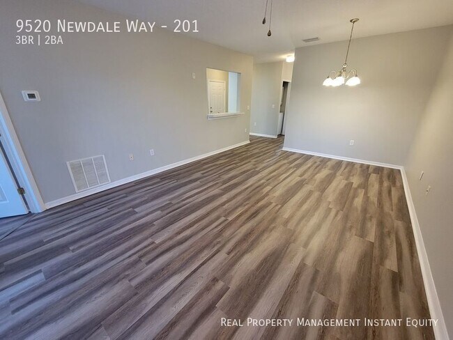 Foto del edificio - 9520 Newdale Way