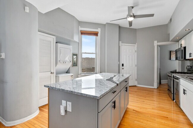 Building Photo - 2200 N Clybourn Ave