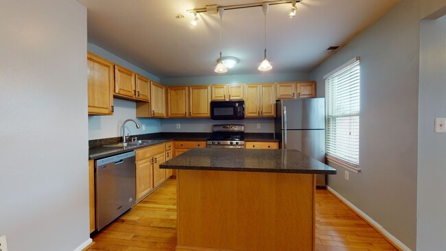 Foto del edificio - Large Logan Circle One Bedroom W/Private B...