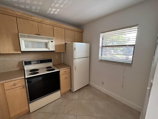 Foto del edificio - 10613 NW 11th St  205 Pembroke Pines Fl 33026