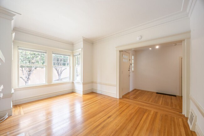 Foto del edificio - 79-81-81 Park Hill Ave