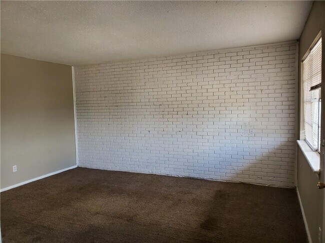 Building Photo - 1100 SW 58th St