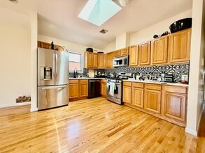 Building Photo - 264 Custer Ave