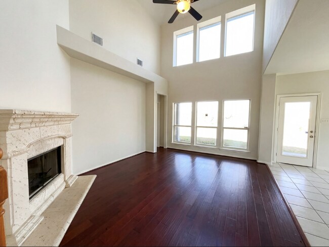 Foto del edificio - 200 Rippling Creek Ln