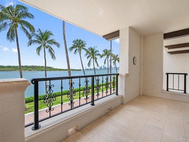 Building Photo - 2425 Fisher Island Dr