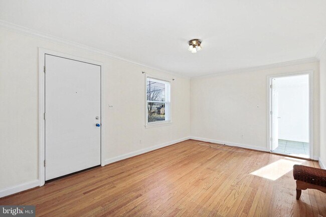 Building Photo - 2705 Schooley Dr