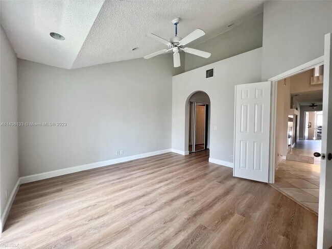 Building Photo - 3 br, 2.5 bath Townhome - 7375 NW 61st Ter...