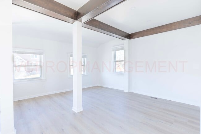 Building Photo - 230 Carre Ave