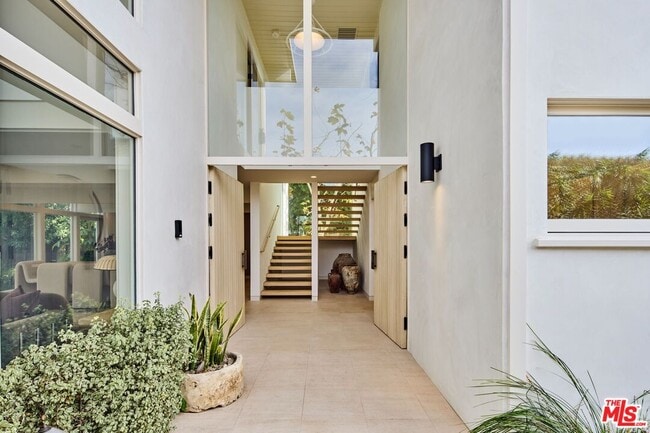 Foto del edificio - 23515 Malibu Colony Rd